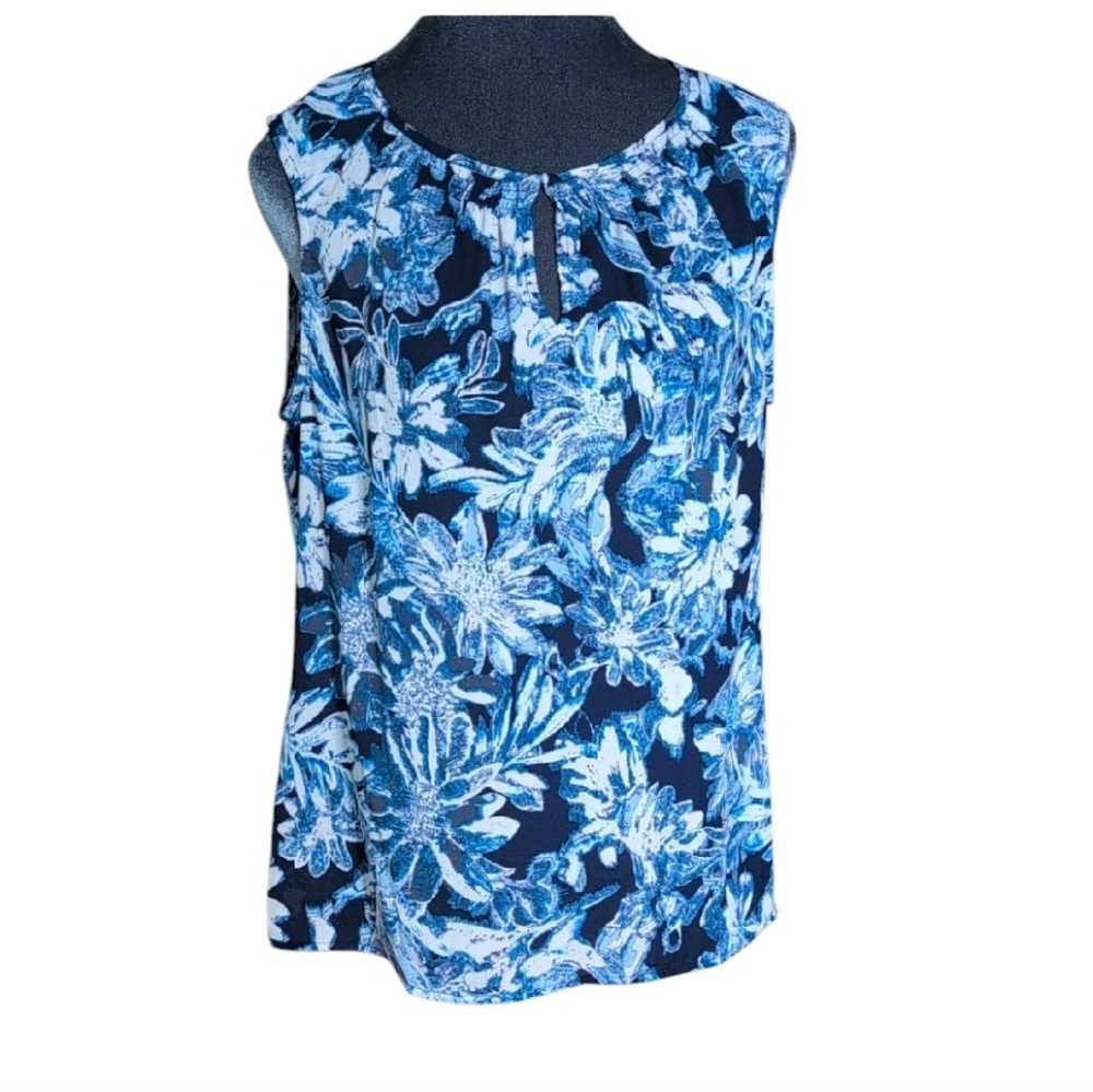Violet + Claire Blue Floral Sleeveless Blouse with Front Keyhole Size M